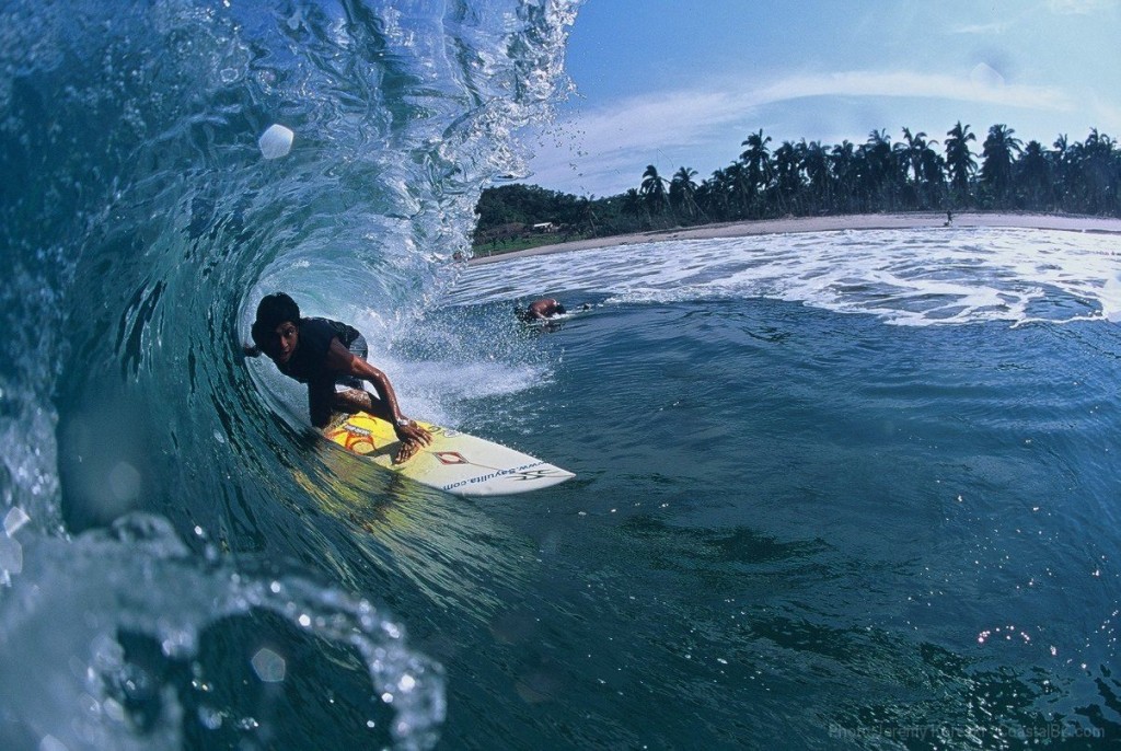 Surfers en la playa de Sayulita
