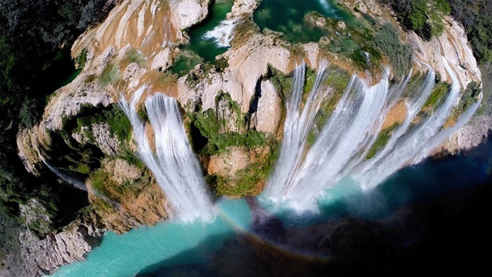 La cascada Tamul precipitándose al vacío