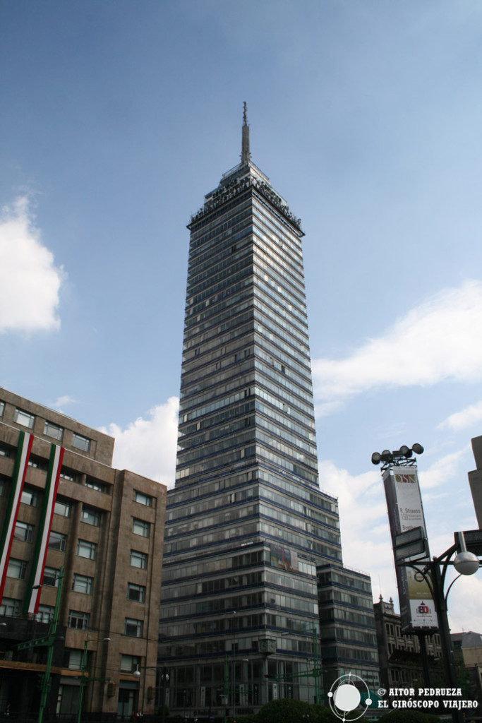 La Torre Latinoamericana, emblema del skyline de DF