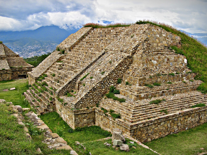 Pirámide del yacimiento de Monte Albán