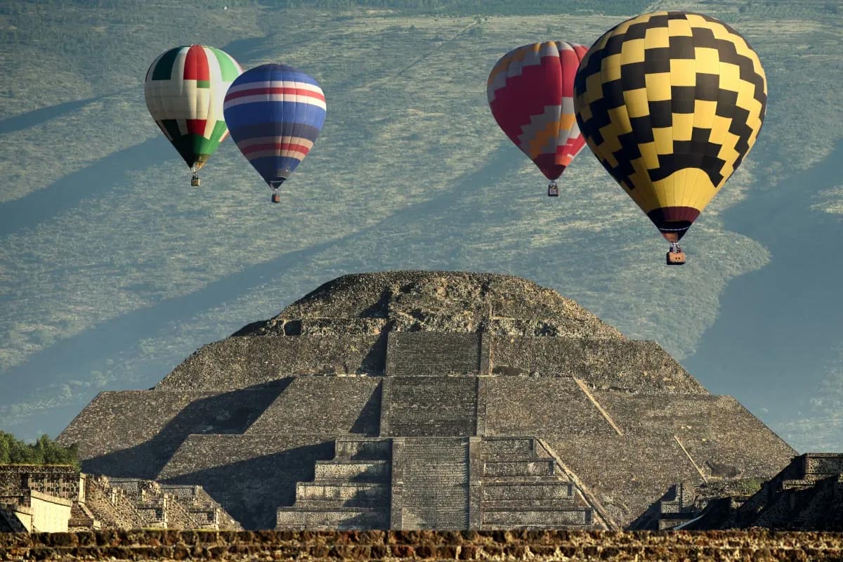 Paseo en globo sobre las pirámides de Teotihuacán