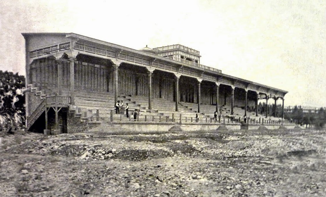 Gradas del Hipódromo Condesa durante su construcción