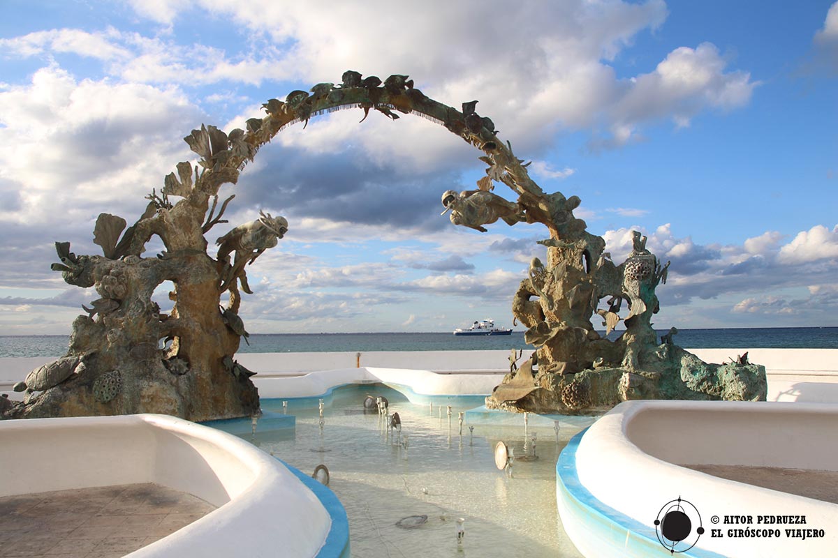 Monumento a los arrecifes submarinos en San Miguel de Cozumel
